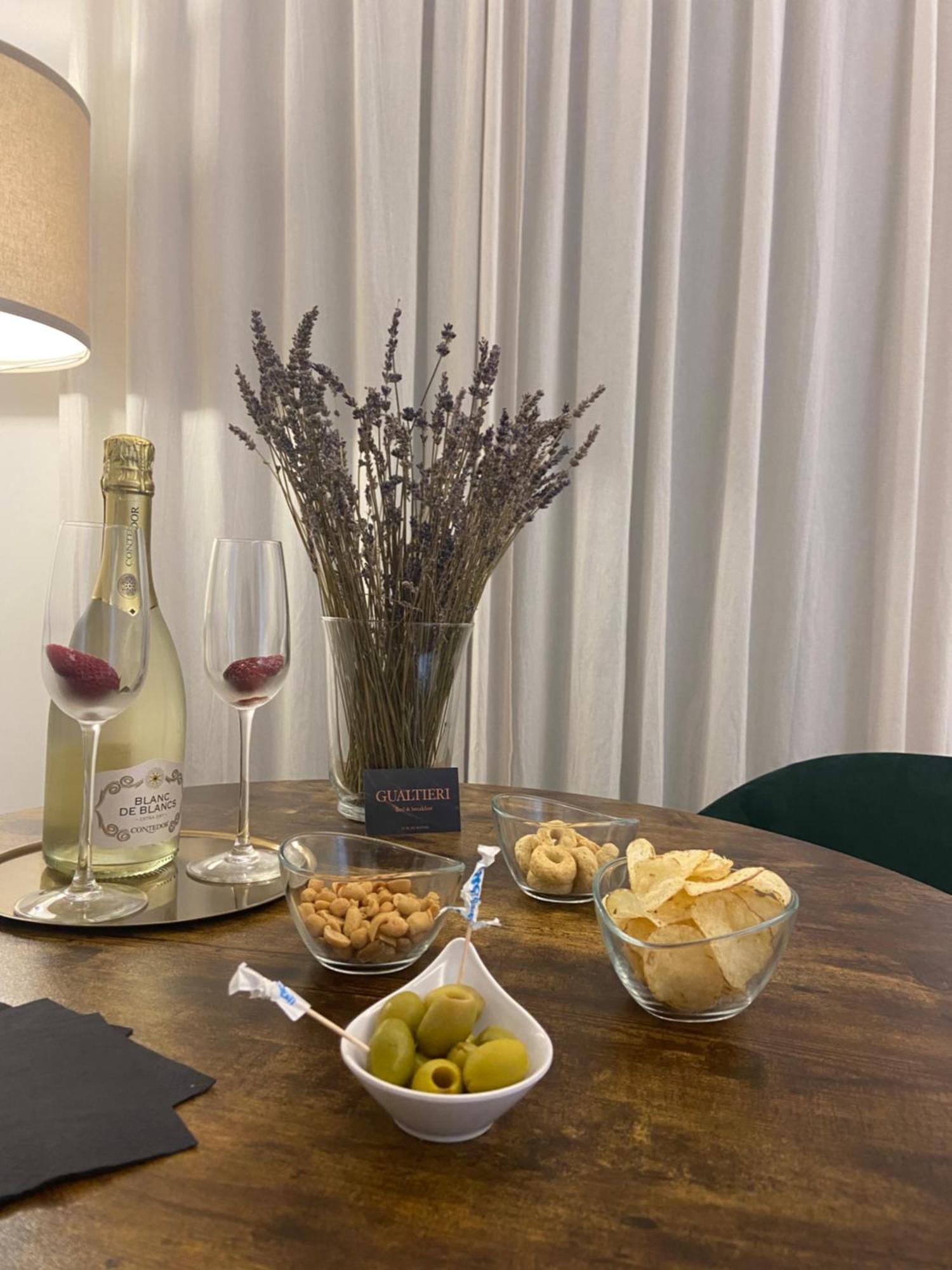 Gualtieri B&B - Luxury Rooms Сан-Джорджо-а-Кремано Экстерьер фото